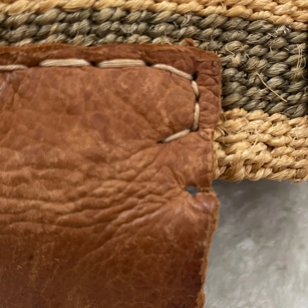 Elegant Woven Tote Bag in Tan and Brown - Picture 11 of 14